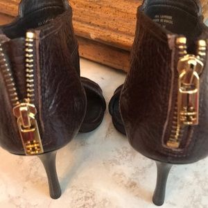 This leather sandals look great